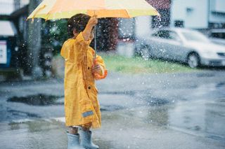 Co robić w wakacje gdy pada deszcz? Oto niezawodne pomysły na spędzenie czasu