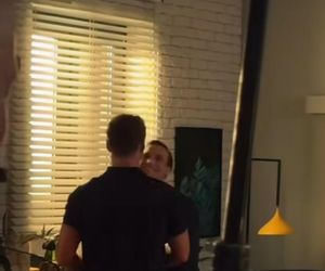 M jak miłość nowy sezon. Olek (Maurycy Popiel), Marcin (Mikołaj Roznerski) na planie