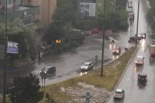 Opole. Ulice zamieniły się w potoki! Tak wyglądało centrum miasta w czwartek 24.06.21 r. [ZDJĘCIA]