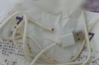 Wsadził sobie ładowarkę w penisa