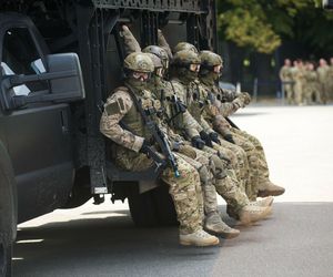 Huki, żołnierze w wojskowych pojazdach. Ruszają ćwiczenia!