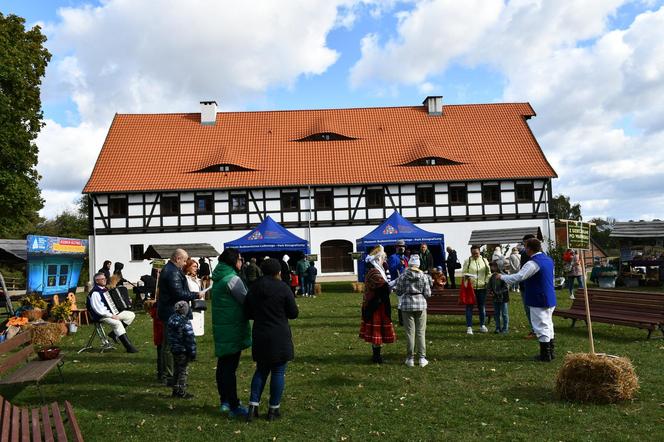 Smaki jesieni w skansenie. Zobacz, co działo się na imprezie w Olsztynku [ZDJĘCIA]