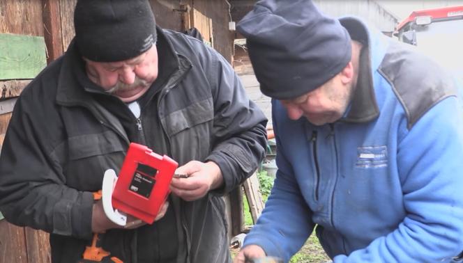 Rolnicy. Podlasie. Nerwowo w Plutyczach. Gienek żartował, Walek komentował