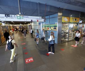 Paraliż w Warszawie po pożarze w metrze.