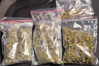 Zapakował narkotyki do słoików i ruszył w drogę. Wpadł podczas policyjnej kontroli