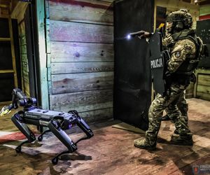 Robopies odwiedził i ćwiczył z warszawskimi policjantami