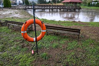 Trwa sprzątanie w Pawłosiowie. Mieszkaniec: szlam jest wszędzie