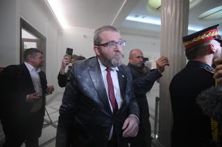 Grzegorz Braun o „koalicji chanukowej”. Poseł zabrał głos po aferze w Sejmie 