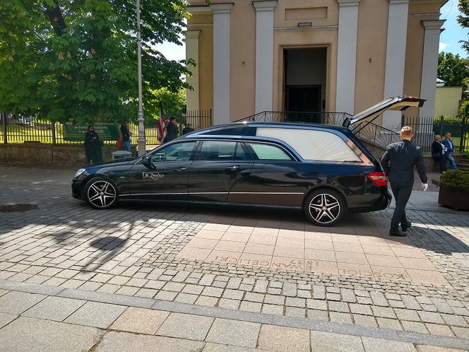 Pogrzeb Jerzego Pilcha w Kielcach. Przyjechali min. Grzegorz Turnau i Jan Nowicki	