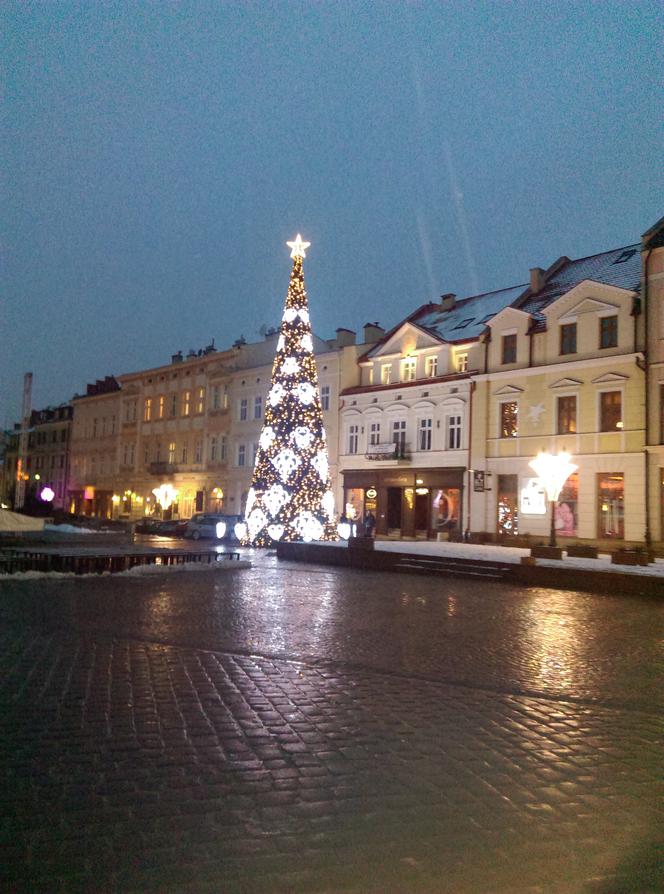 Ozdoby świąteczne na Rynku w Rzeszowie