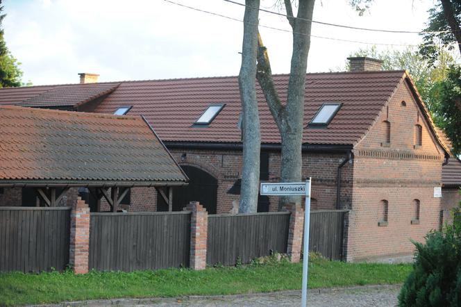 WEDŁUG MINISTRA TA STODOŁA JEST WARTA 0ZŁ