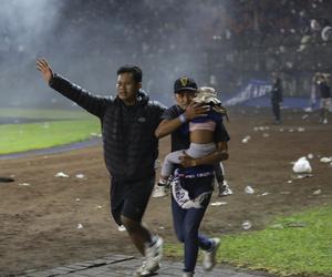 Olbrzymie zamieszki po meczu piłkarskim w Indonezji. Co najmniej 174 osób zginęło [ZDJĘCIA]