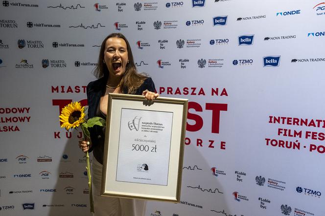 Tofifest 2022 rozpoczęty! Uroczysta gala, nagrody dla Krystiana Pesty, Anny Seniuk, Emilii Krakowskiej i Julia Szczepańskiej