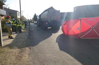 Tragiczny wypadek w Żytowiecku! Ciągnik z nieczystościami rozjechał 40-latka [ZDJĘCIA]