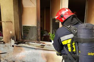 O krok od tragedii na Grochowie: Na szczęście spłonął tylko balkon! [GALERIA]