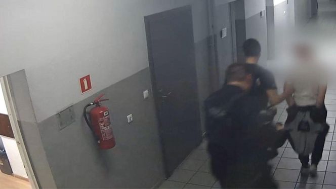 Atak na ratownika i policjantów w Lubinie. „Groził śmiercią, próbował uderzyć”