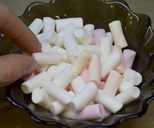 Zła wiadomość dla fanów marshmallows. W tej postaci są mutagenne i rakotwórcze
