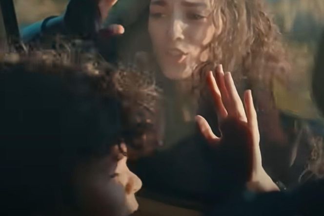 Nana bezskutecznie będzie próbowała wdostać chłopca 