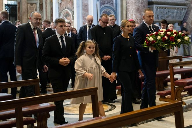 Marta Nawrocka z Kasią zadały szyku w Watykanie. Ekspert jednak narzeka