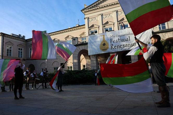 Korowód w ramach Międzynarodowego Festiwalu Renesansu w Lublinie