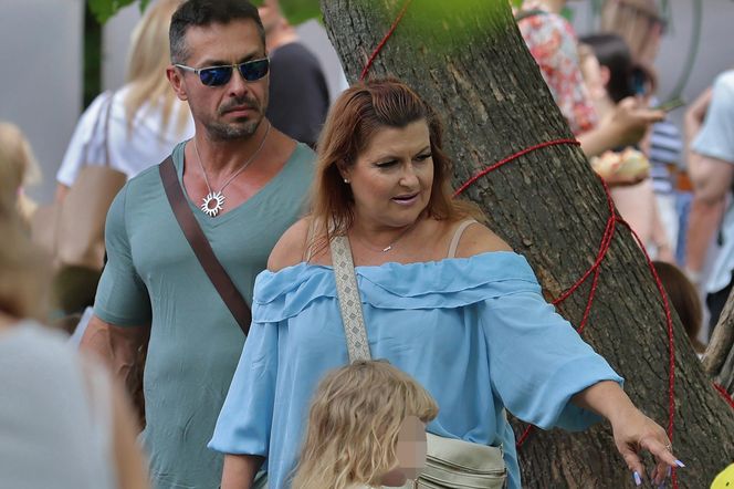 Katarzyna Skrzynecka. Zabrała rodzinę na targ śniadaniowy w kusych szortach