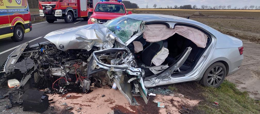 Wypadek na drodze Kąkolewo-Garzyn. Wezwano śmigłowiec