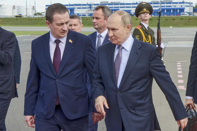  Zwrócili uwagę na ręce Putina. Zagadka rozwiązana?