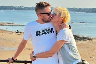 Ślub znanego dziennikarza. Anita Werner wystroiła się w zakazane kolory