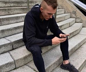 Młody piłkarz pędził blisko 200 km/h. Decyzja mogła być tylko jedna!