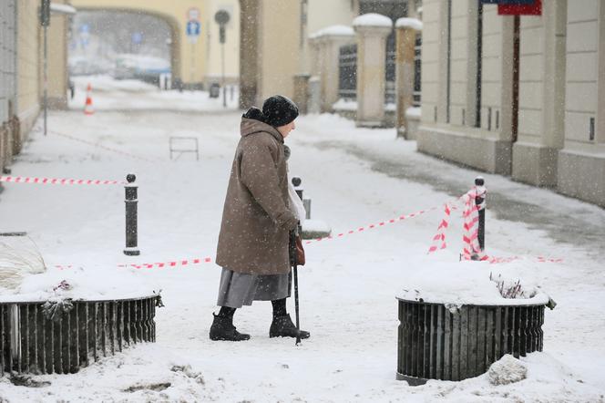 Wielka śnieżyca w Warszawie. Kiedy przestanie sypać? Zaskakująca prognoza