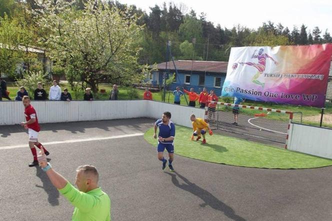 Bezdomni i uzależnieni zagrają w piłkę uliczną pod Toruniem. Przyjeżdża Reprezentacja Polski