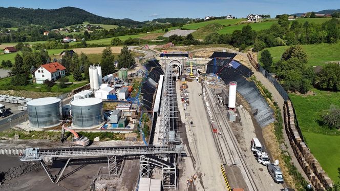 Tunel kolejowy pod Pisarzową, Limanowa