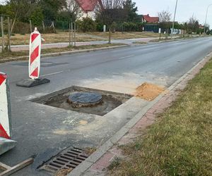 Mieszkańcy chcieli przeniesienia studzienek z ulicy, jednak to był za duży koszt dla miasta. W zamian zostały wyremontowane