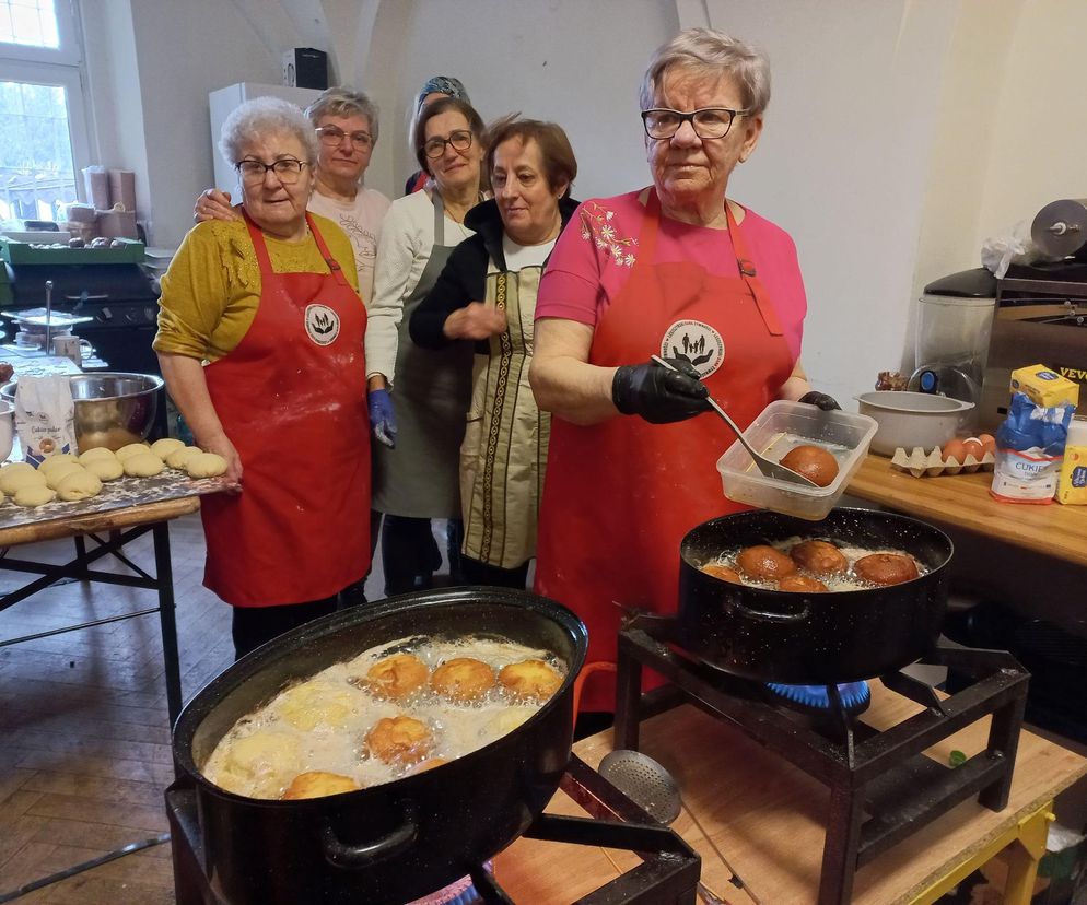 W Leszczyńskim Banku Żywności od rana smażą pączki 