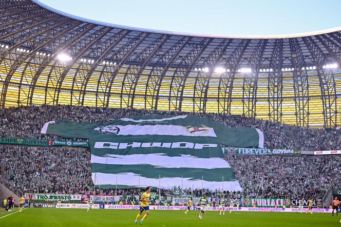 Derby Trójmiasta. Tak bawili się kibice na meczu Lechia Gdańsk - Arka Gdynia [ZDJĘCIA]