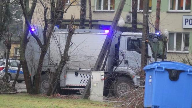 Wielka akcja służb w Otwocku. Ktoś podłożył bombę pod komisariatem?