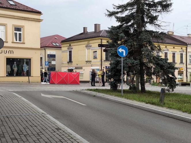 Ciało 44-letniego mężczyzny znalezione w centrum Tarnowa.