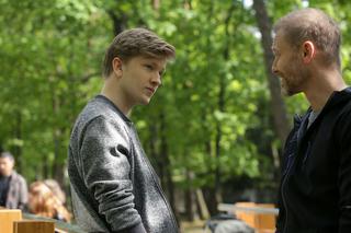 M jak miłość odcinek 1459. Andrzej Budzyński (Krystian Wieczorek), Łukasz (Jakub Józefowicz)