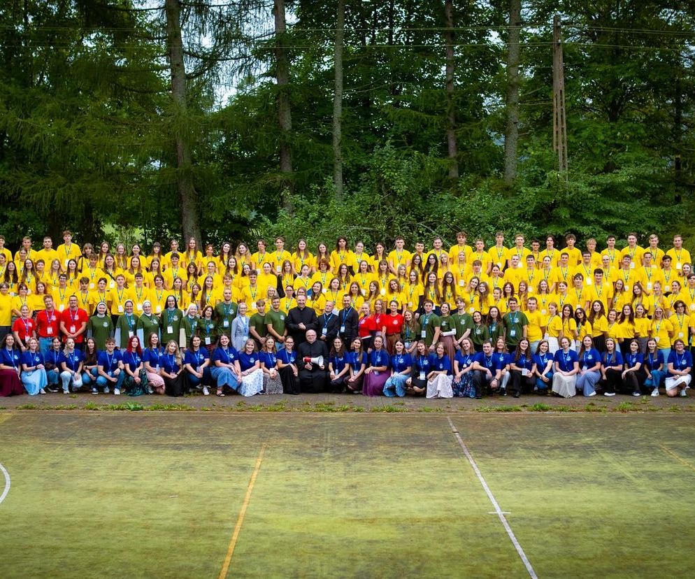 Stypendyści FDNT świętują Dzień Papieski.