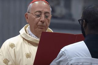  Kard. Mamberti: miłość i adoracja Pana określiły pontyfikat Franciszka