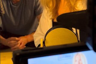 Barwy szczęścia na planie. Bruno (Lesław Żurek), Karolina (Marta Dąbrowska)