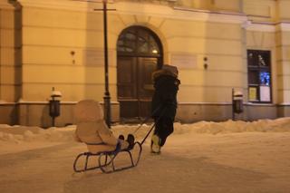 Śnieżny Lublin wieczorową porą