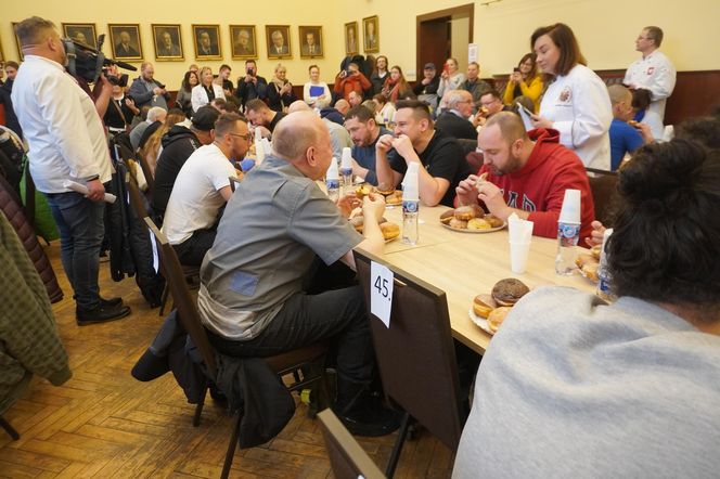 Mistrzostwa Poznania w jedzeniu pączków na czas