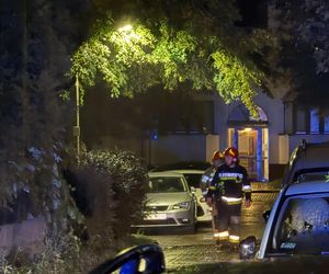 Z mieszkania na Mokotowie wydobywał się dym. W środku znaleziono ciało mężczyzny. Leżało wśród szalejących płomieni