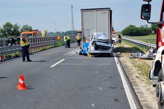 Przerażający wypadek polskiej rodzimy na Węgrzech. Trzy osoby nie żyją. Ocalała tylko 1,5-roczna córeczka.