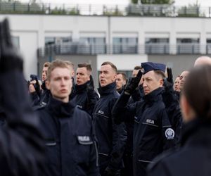 Kolejni nowi policjanci zaczynają służbę w Małopolsce. Tym razem ponad 100 osób