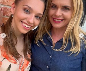 Przyjaciółki, 26 sezon. Anka (Magdalena Stużyńska), Julka (Nicole Bogdanowicz) na planie