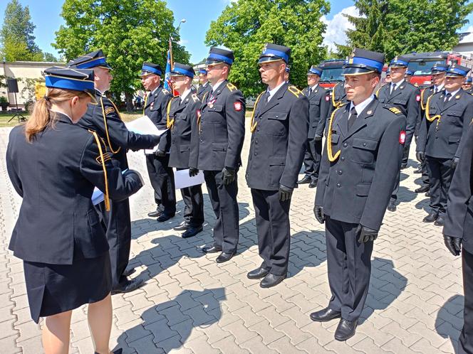 Akty nadania wyższych stopni służbowych odebrało w tym roku 21 strażaków z Komendy Miejskiej PSP w Siedlcach