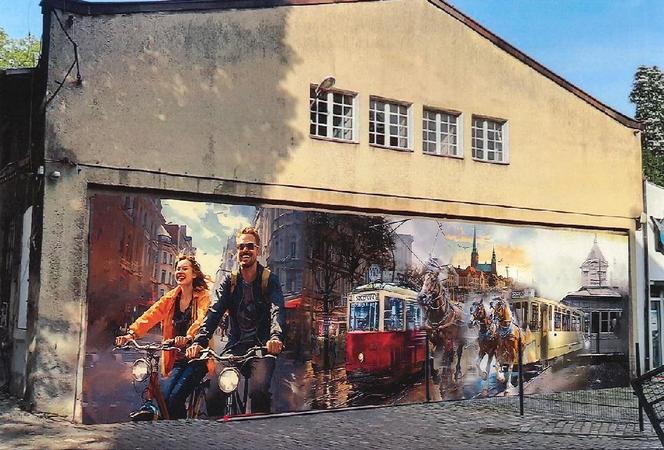 Mural ozdobi budynek zabytkowej zajezdni