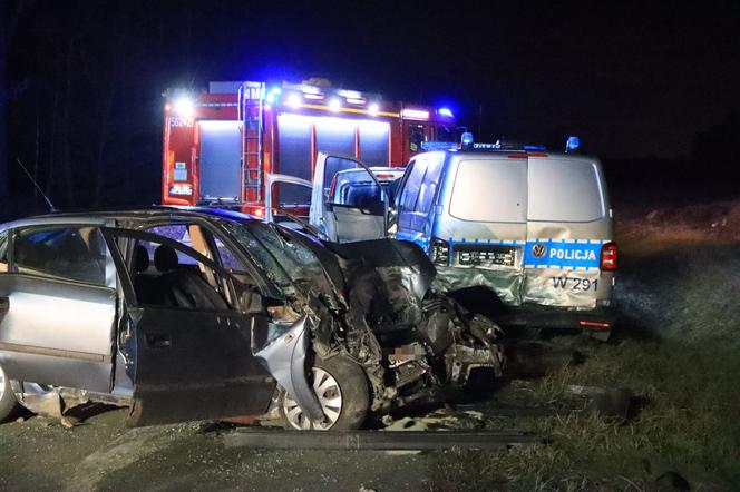 Groźny wypadek w Świnoujściu. Opel roztrzaskał się na policyjnym radiowozie